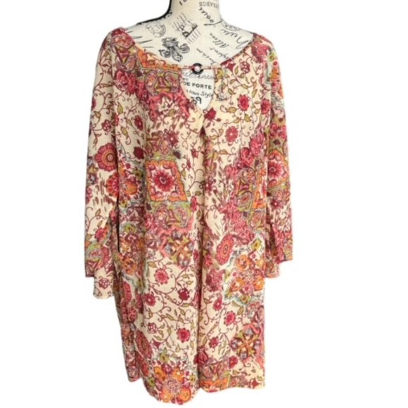 A Line Woman - Picture 4 of 4